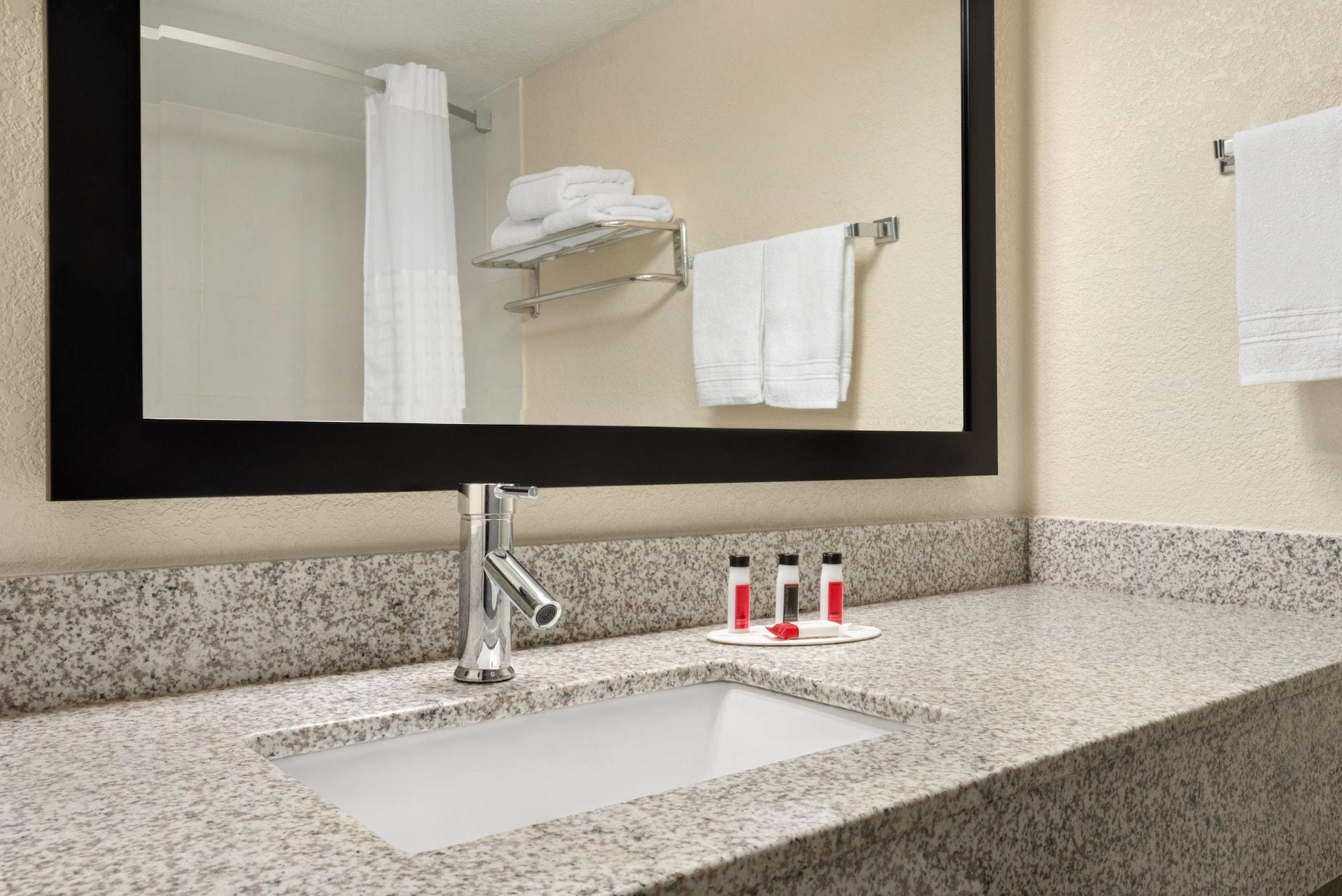 Super 8 By Wyndham Des Moines Hotel Екстериор снимка