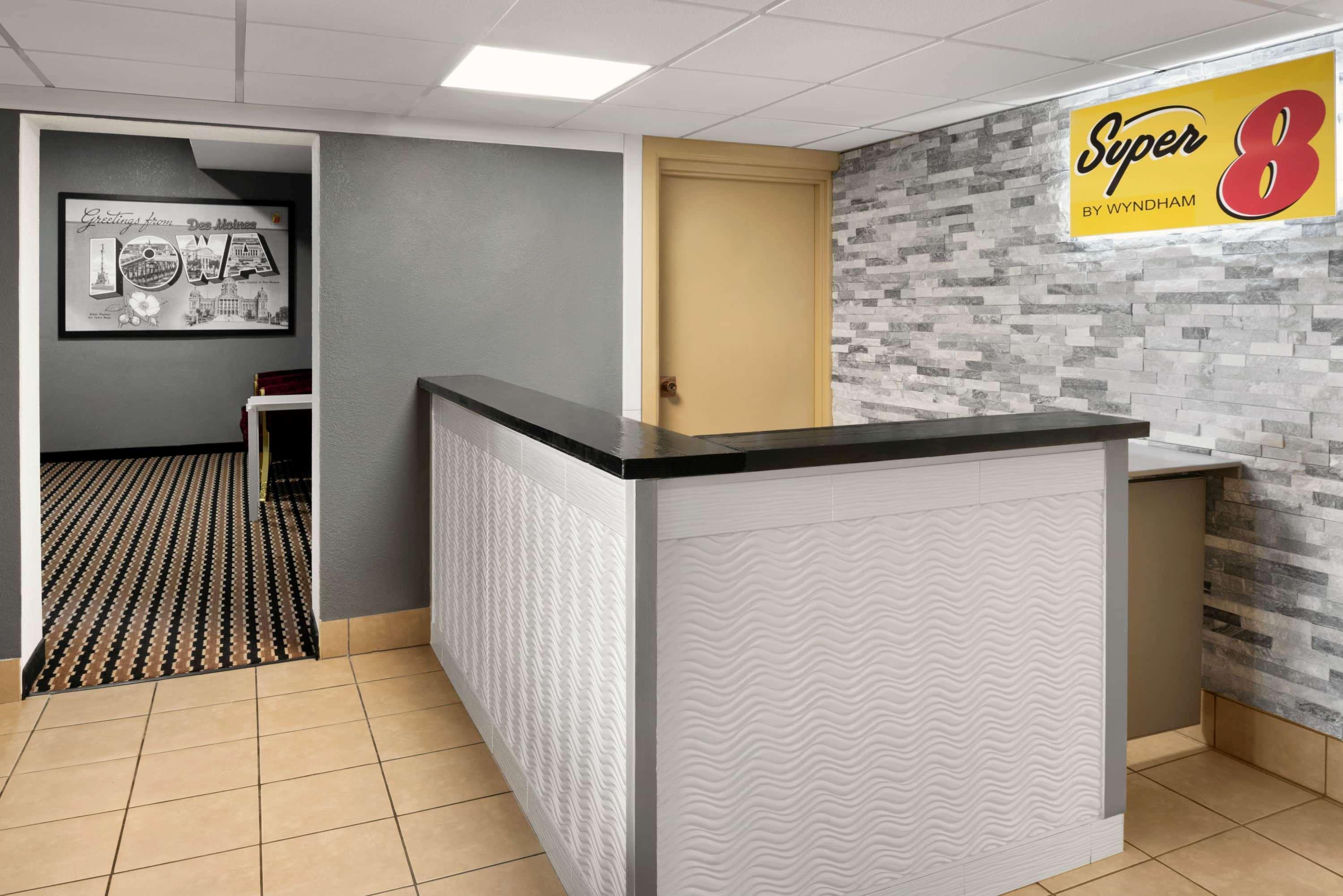 Super 8 By Wyndham Des Moines Hotel Екстериор снимка