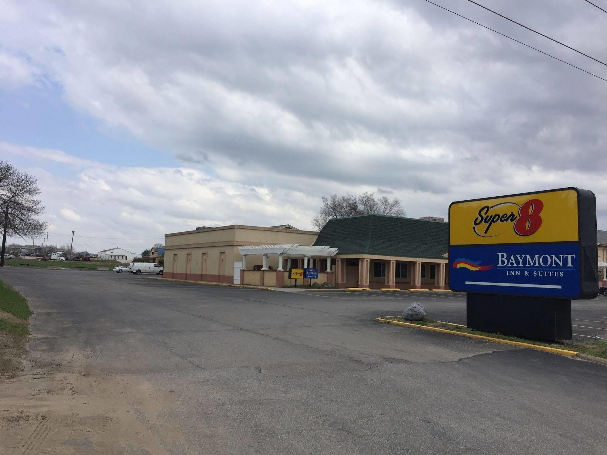 Super 8 By Wyndham Des Moines Hotel Екстериор снимка